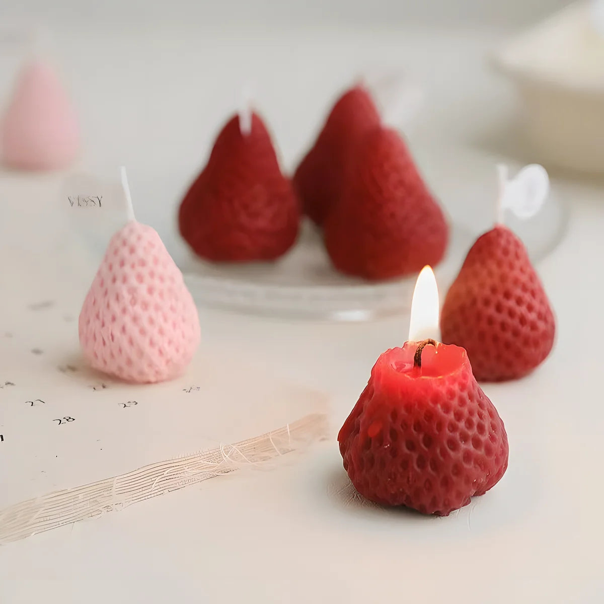 4Pcs Strawberry-Shaped Miniature Scented Candles Realistic Fruit-Scented Aromatherapy Candles Perfect as a Trendy Photo Prop